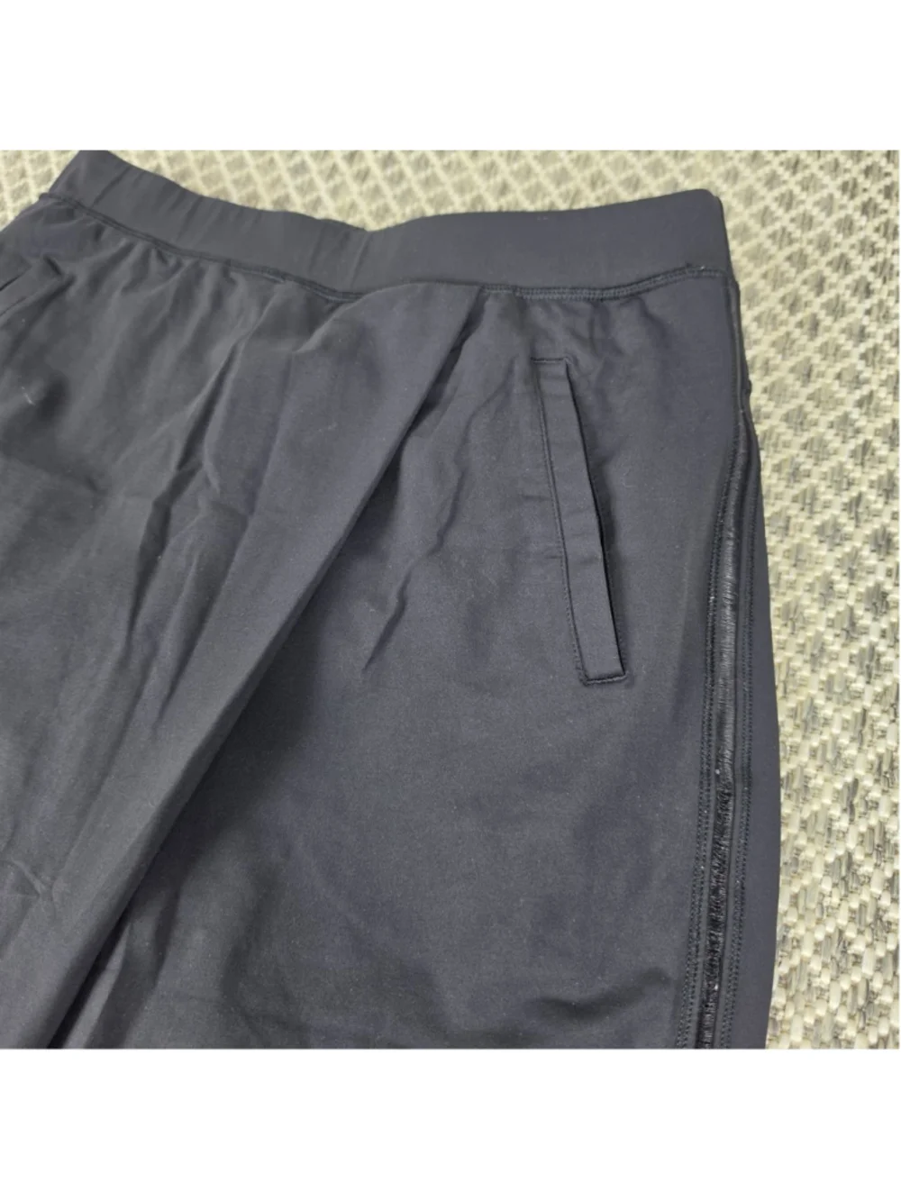 Lululemon Black Cropped Wide Leg Athletic Pants Women’s Size 4 Zip Side - Picture 3 of 10